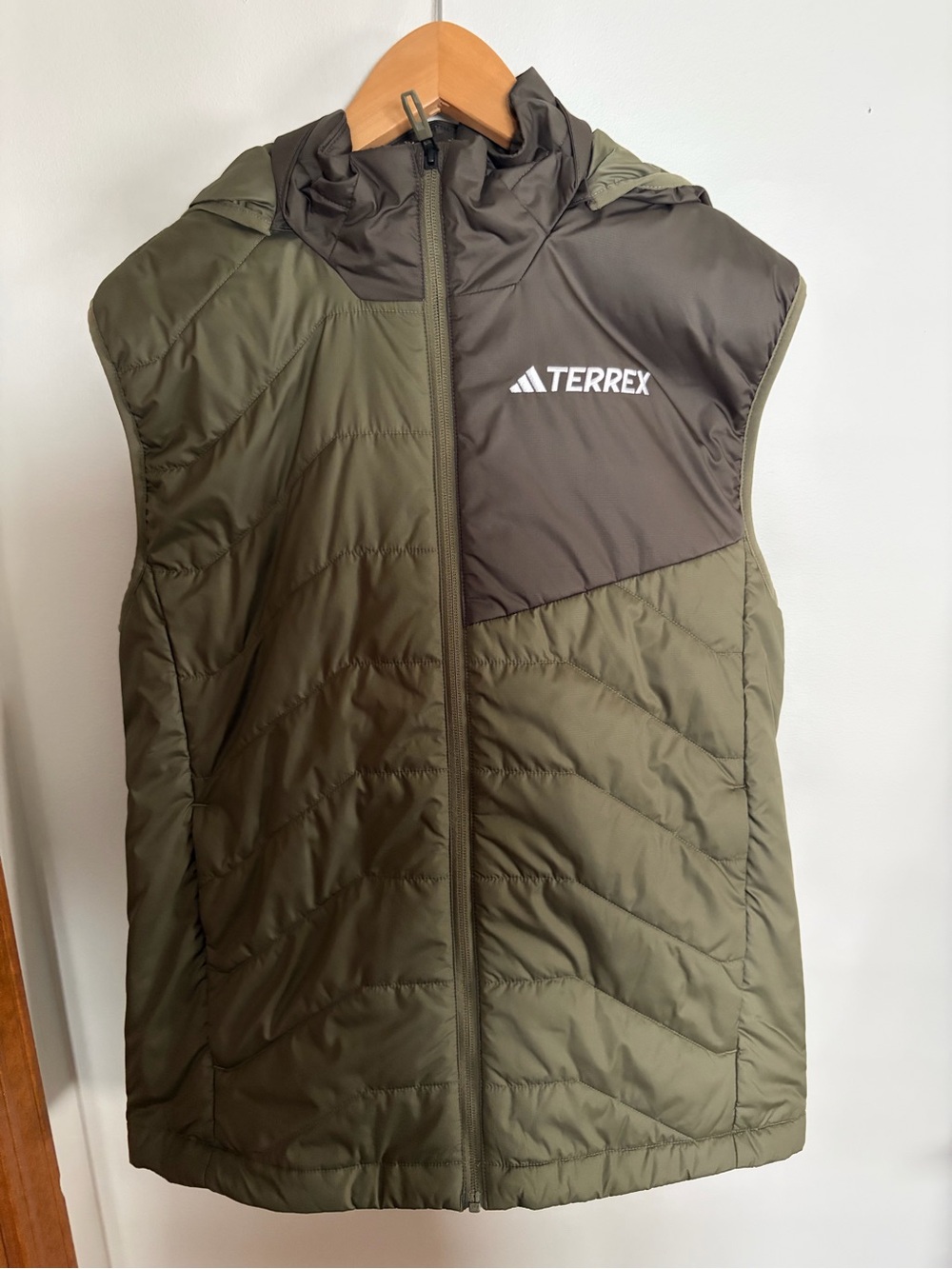 Adidas Terrex Multi Insulated Hooded Vest Hiking Green Jacket Men’s Size Small
